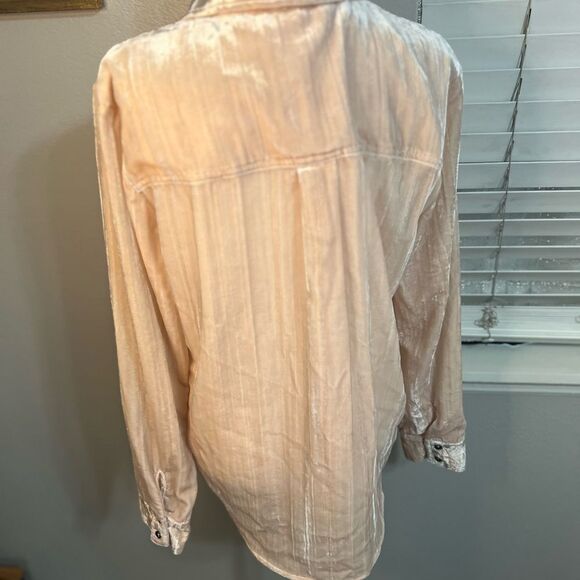 Splendid Ryan Velvet Button-Down Large
Champagne pink - Picture 5 of 11